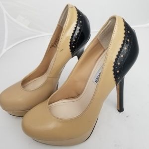 Steve Madden leather nude & black heel size 6.5M